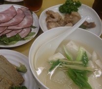 冬瓜スープ、鳥の餡かけ、鰯天ぷら、焼豚にウーロン茶！