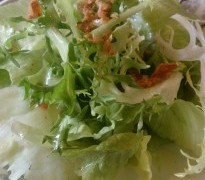 アサリのパスタは、トマトを使うとロッソに変わる