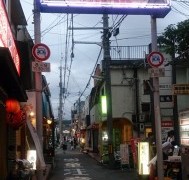 お店の名前は、青の洞門
