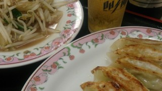 お昼は親父セット、夜のワインの肴は缶詰です