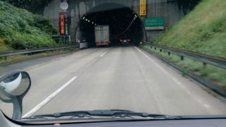 台風に向かってドライブ