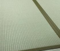 寝転ぶ場所がございません