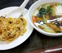 土曜はお得な五目スープとチャーハンセット