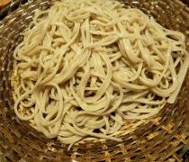 そばと書かずに蕎麦と書きます