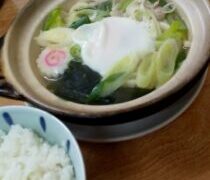 遅刻はせずに残業してます