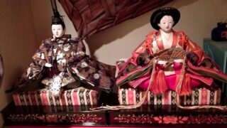 お人形はひとがたとも読めます