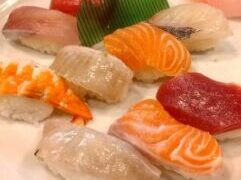 提灯と暖簾が出てたらいただけます